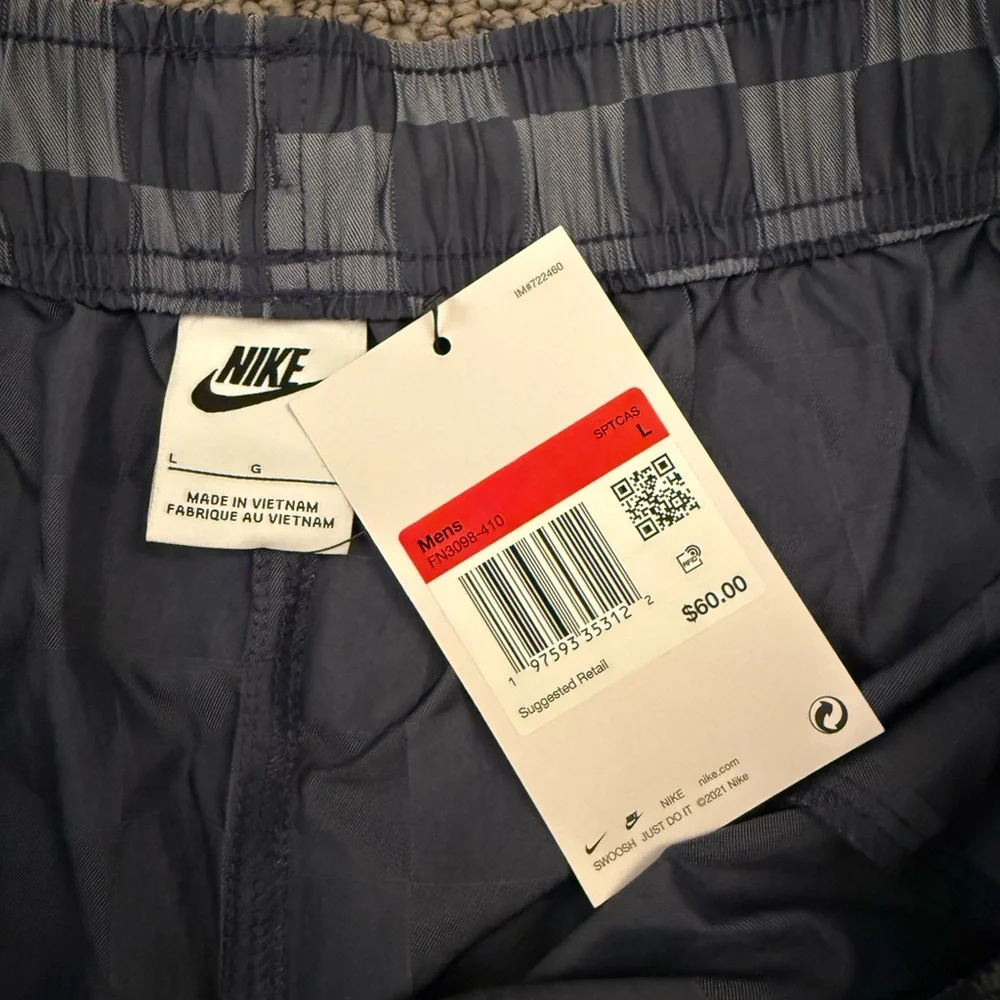 Men’s Nike Blue Checkered Shorts - Picture 3 of 4